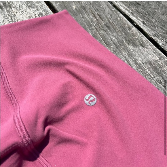 Lululemon Cropped Pink Leggings Yoga Pants - Picture 4 of 7